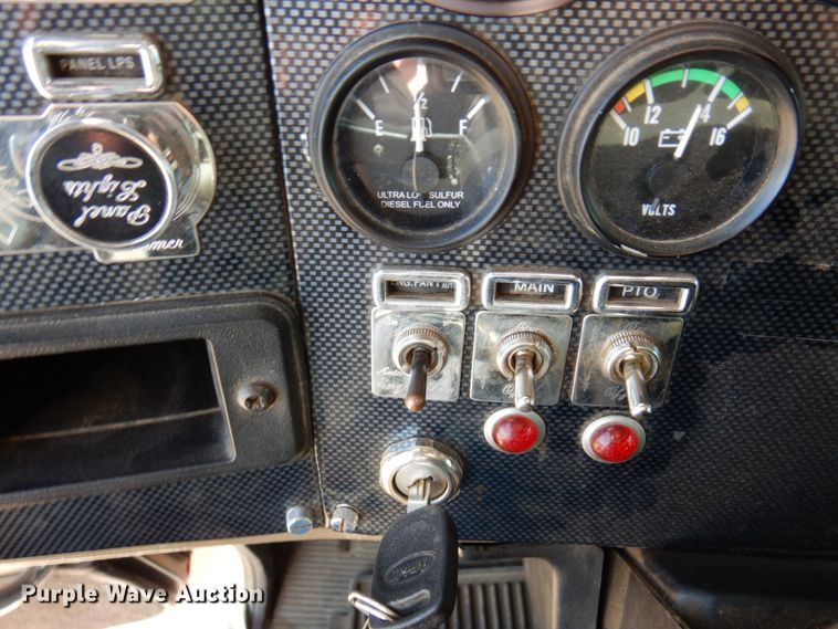 image for item MF9733 2008 Peterbilt 335  utility / service truck