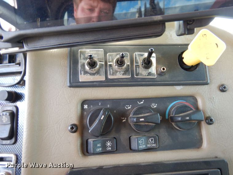 image for item MF9733 2008 Peterbilt 335  utility / service truck