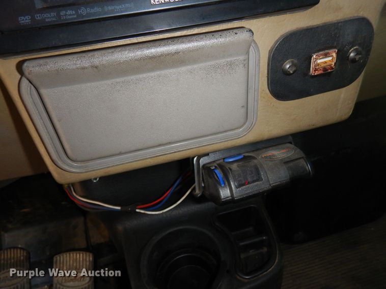 image for item MF9733 2008 Peterbilt 335  utility / service truck