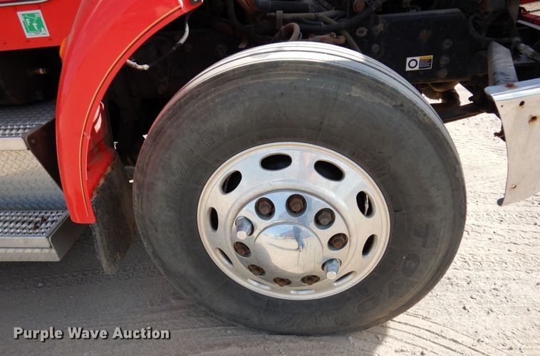 image for item MF9733 2008 Peterbilt 335  utility / service truck