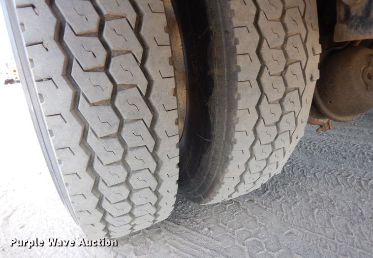 image for item MF9733 2008 Peterbilt 335  utility / service truck