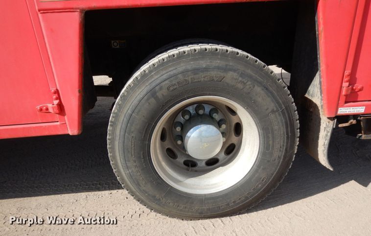 image for item MF9733 2008 Peterbilt 335  utility / service truck