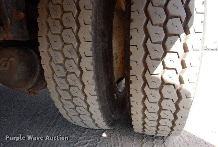 image for item MF9733 2008 Peterbilt 335  utility / service truck