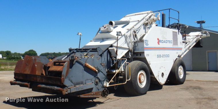 image for item MH9034 1996 Roadtec SB2500  shuttle buggy material transfer vehicle