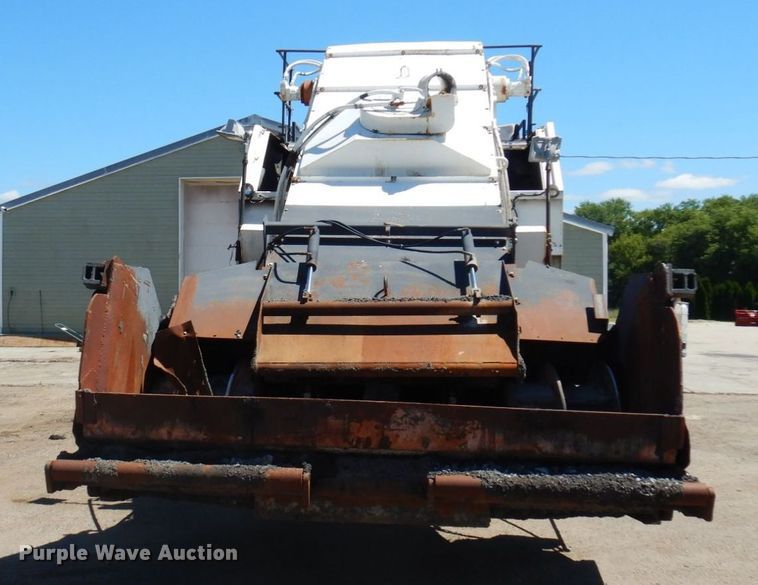 image for item MH9034 1996 Roadtec SB2500  shuttle buggy material transfer vehicle