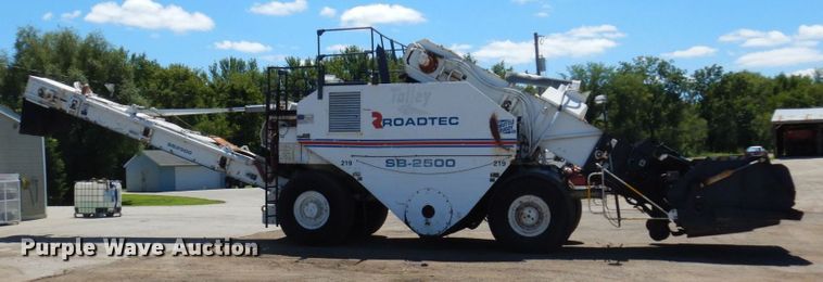 image for item MH9034 1996 Roadtec SB2500  shuttle buggy material transfer vehicle