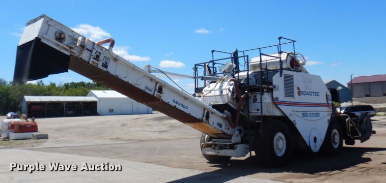 image for item MH9034 1996 Roadtec SB2500  shuttle buggy material transfer vehicle