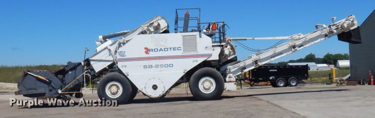 image for item MH9034 1996 Roadtec SB2500  shuttle buggy material transfer vehicle