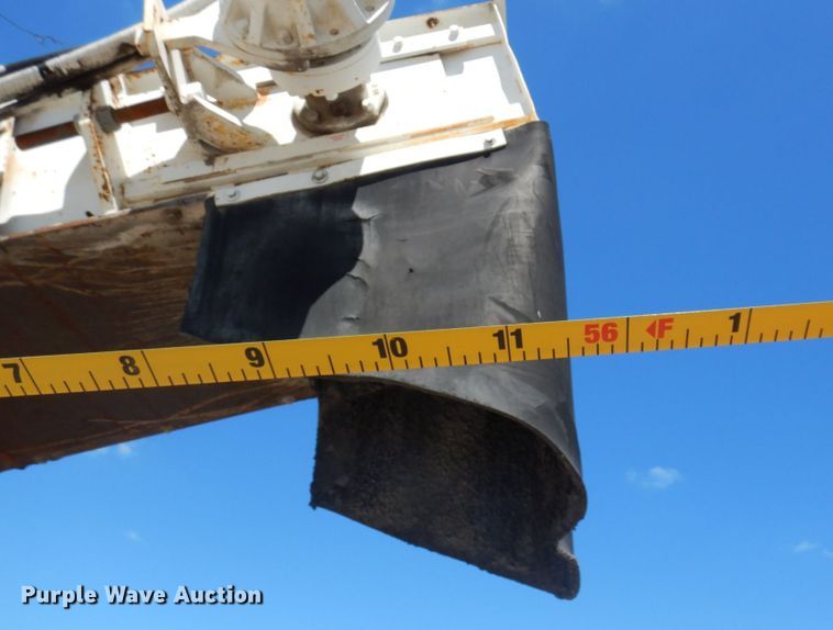 image for item MH9034 1996 Roadtec SB2500  shuttle buggy material transfer vehicle