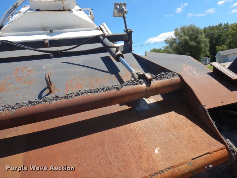 image for item MH9034 1996 Roadtec SB2500  shuttle buggy material transfer vehicle