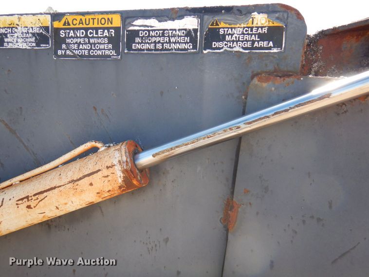 image for item MH9034 1996 Roadtec SB2500  shuttle buggy material transfer vehicle