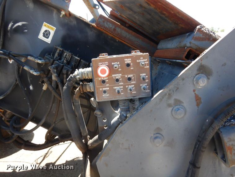 image for item MH9034 1996 Roadtec SB2500  shuttle buggy material transfer vehicle