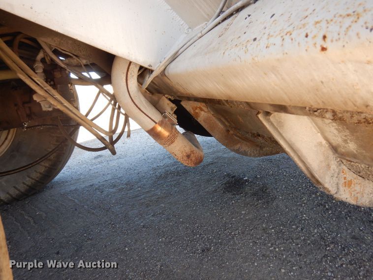 image for item MH9034 1996 Roadtec SB2500  shuttle buggy material transfer vehicle