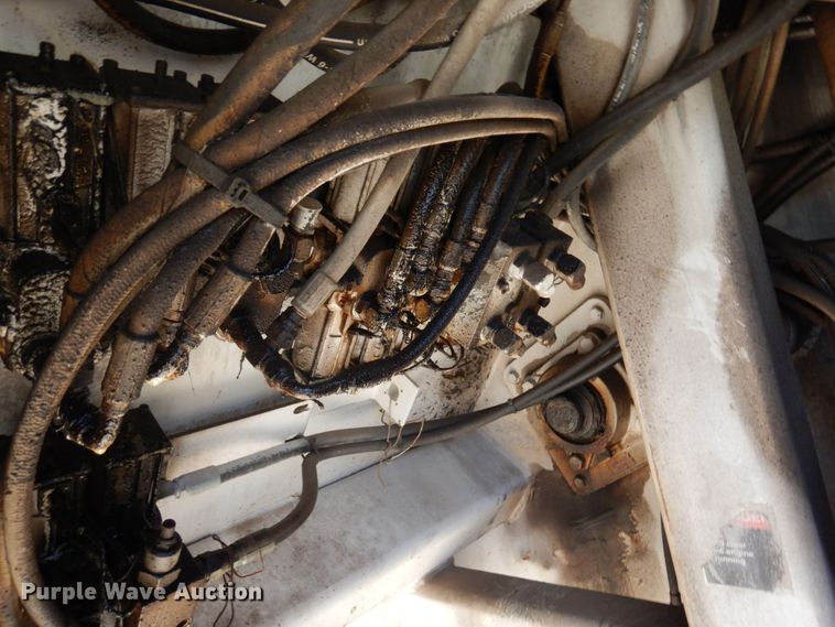 image for item MH9034 1996 Roadtec SB2500  shuttle buggy material transfer vehicle