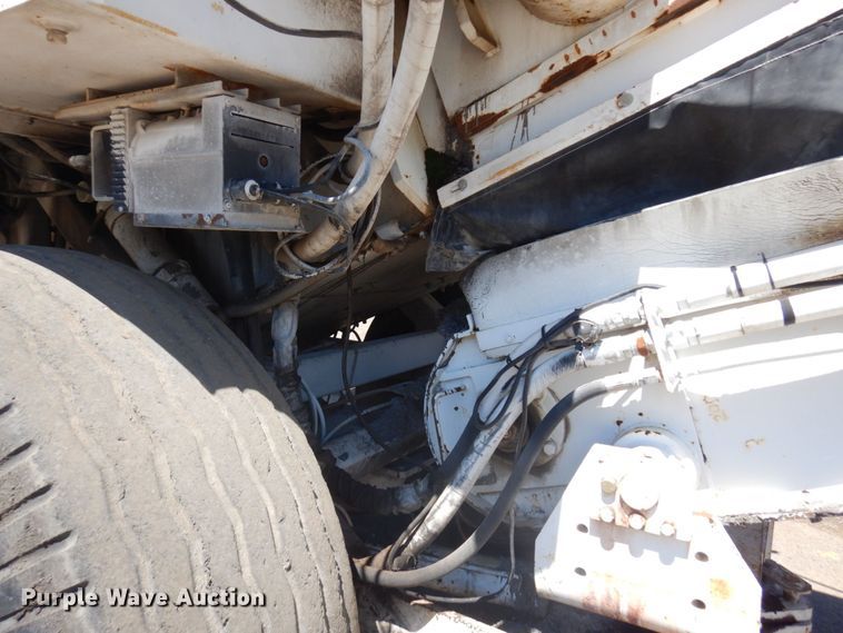 image for item MH9034 1996 Roadtec SB2500  shuttle buggy material transfer vehicle