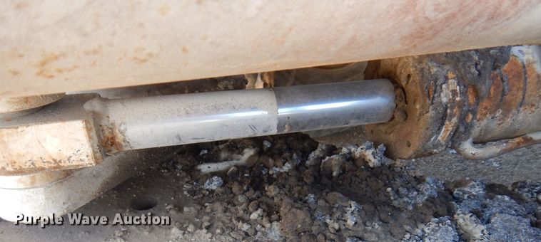 image for item MH9034 1996 Roadtec SB2500  shuttle buggy material transfer vehicle