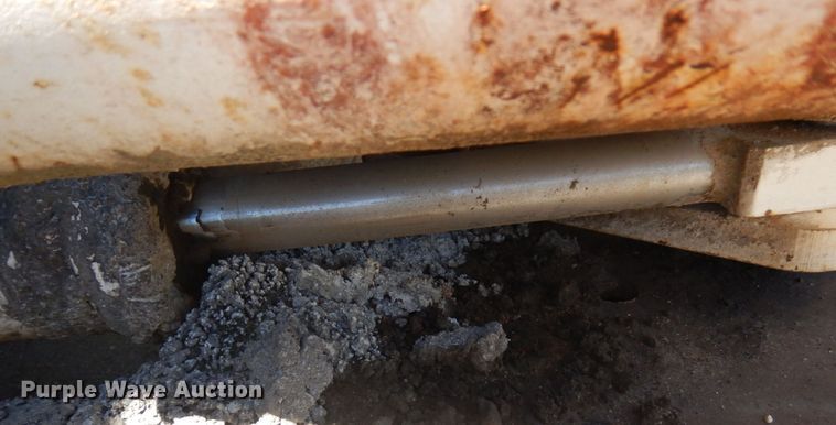 image for item MH9034 1996 Roadtec SB2500  shuttle buggy material transfer vehicle