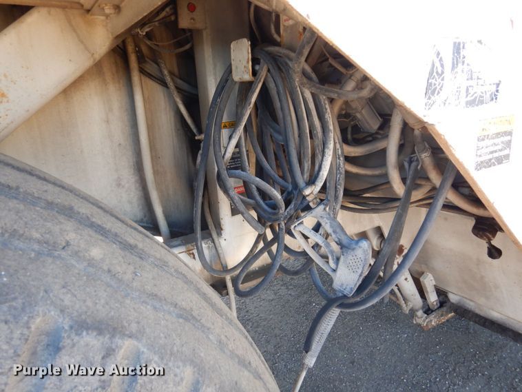 image for item MH9034 1996 Roadtec SB2500  shuttle buggy material transfer vehicle