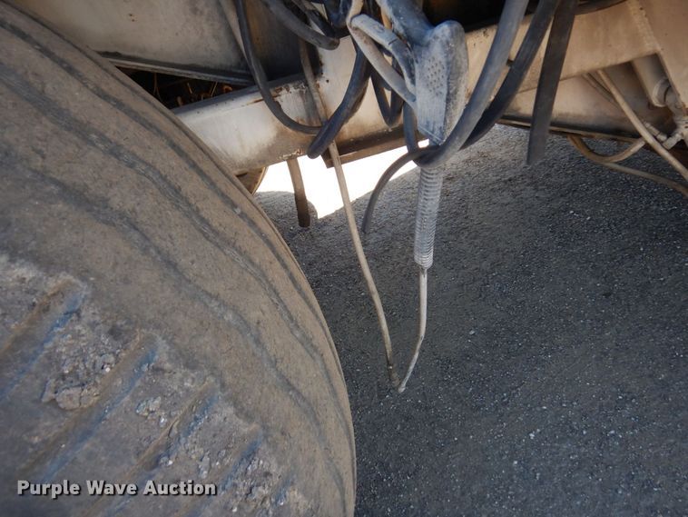 image for item MH9034 1996 Roadtec SB2500  shuttle buggy material transfer vehicle