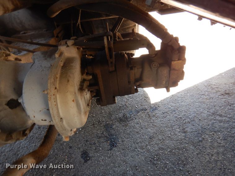 image for item MH9034 1996 Roadtec SB2500  shuttle buggy material transfer vehicle