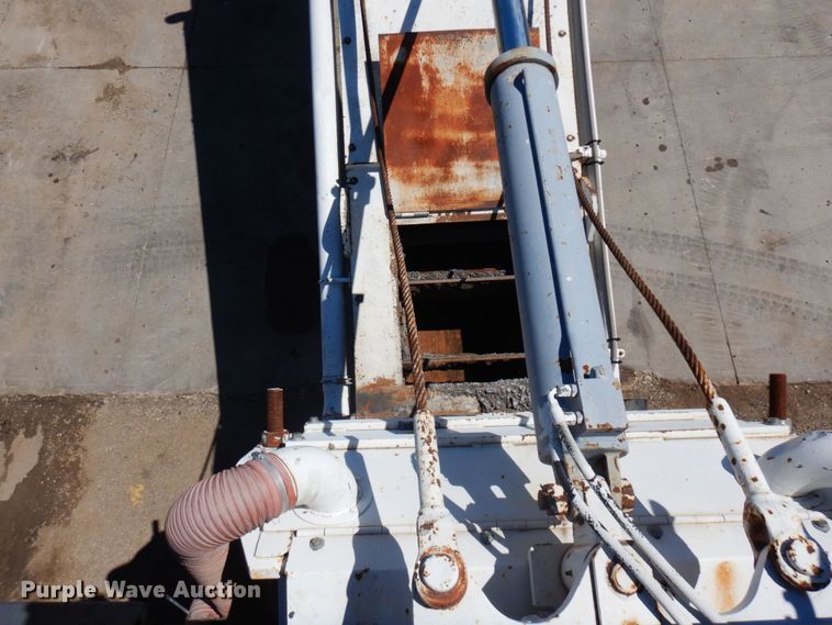 image for item MH9034 1996 Roadtec SB2500  shuttle buggy material transfer vehicle