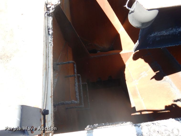 image for item MH9034 1996 Roadtec SB2500  shuttle buggy material transfer vehicle