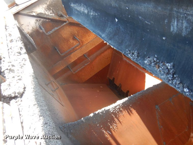 image for item MH9034 1996 Roadtec SB2500  shuttle buggy material transfer vehicle