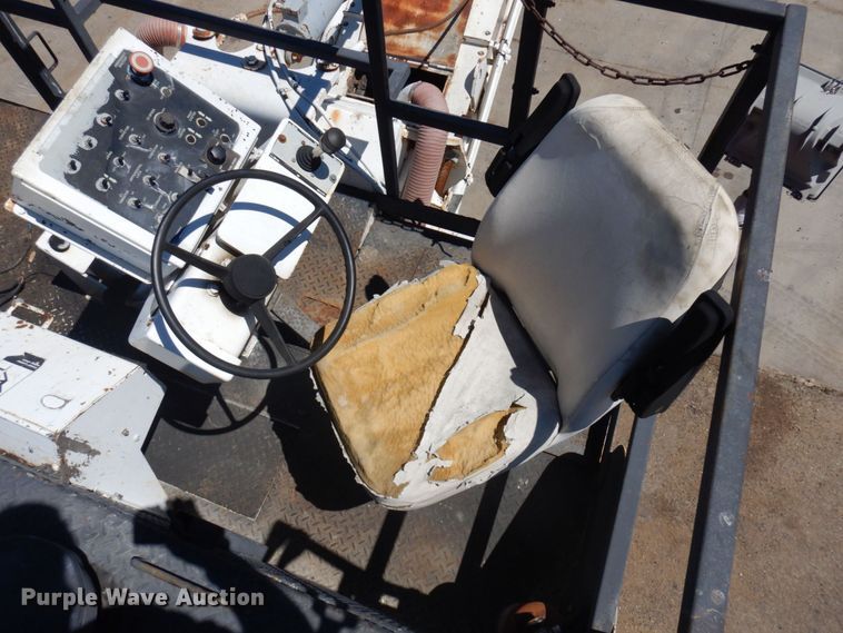 image for item MH9034 1996 Roadtec SB2500  shuttle buggy material transfer vehicle