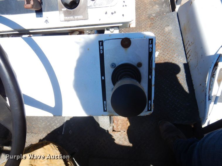 image for item MH9034 1996 Roadtec SB2500  shuttle buggy material transfer vehicle