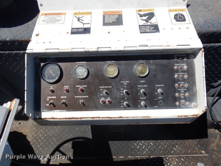 image for item MH9034 1996 Roadtec SB2500  shuttle buggy material transfer vehicle