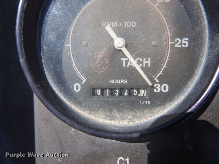 image for item MH9034 1996 Roadtec SB2500  shuttle buggy material transfer vehicle