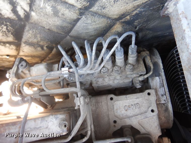 image for item MH9034 1996 Roadtec SB2500  shuttle buggy material transfer vehicle