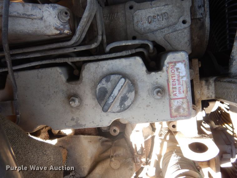 image for item MH9034 1996 Roadtec SB2500  shuttle buggy material transfer vehicle