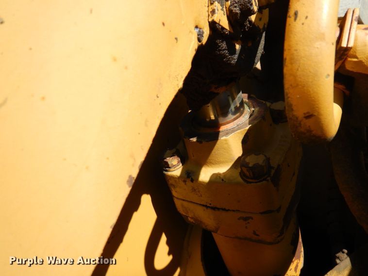 image for item MH9036 1975 Caterpillar 920  wheel loader