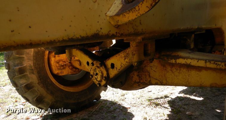 image for item MH9036 1975 Caterpillar 920  wheel loader
