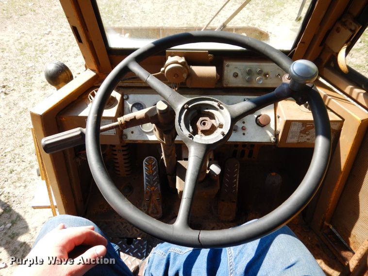 image for item MH9036 1975 Caterpillar 920  wheel loader