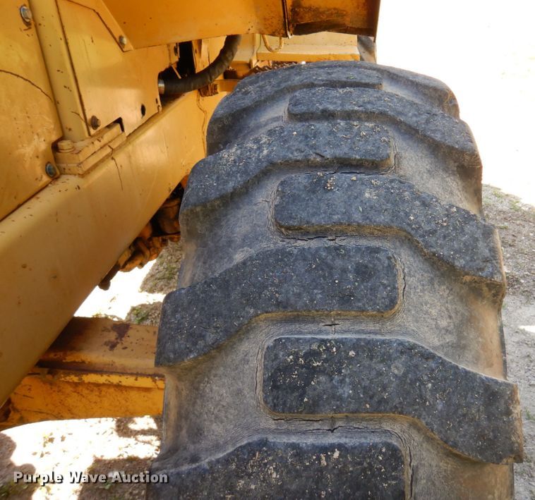 image for item MH9036 1975 Caterpillar 920  wheel loader