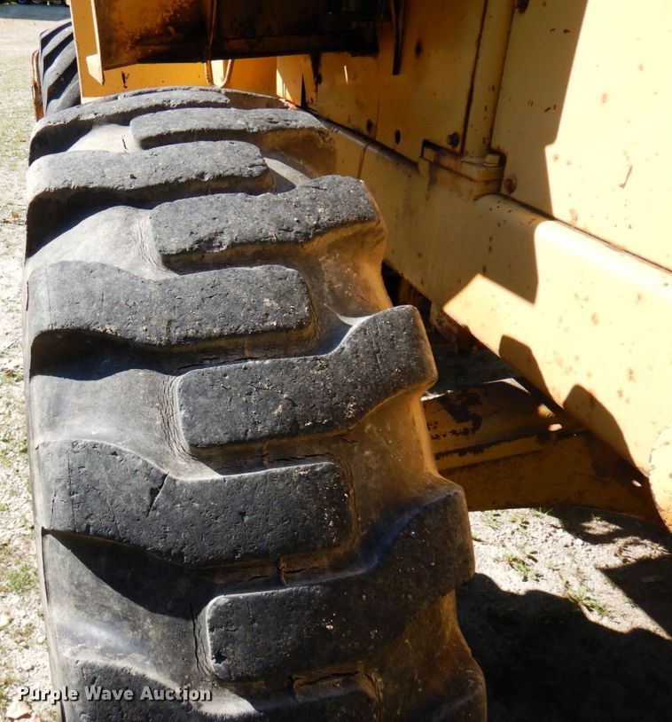 image for item MH9036 1975 Caterpillar 920  wheel loader