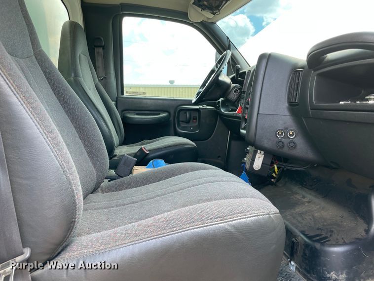 image for item MJ9064 2009 Chevrolet C4500  bucket truck