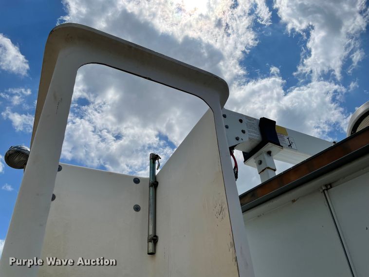 image for item MJ9064 2009 Chevrolet C4500  bucket truck