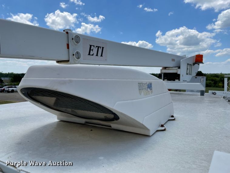 image for item MJ9064 2009 Chevrolet C4500  bucket truck