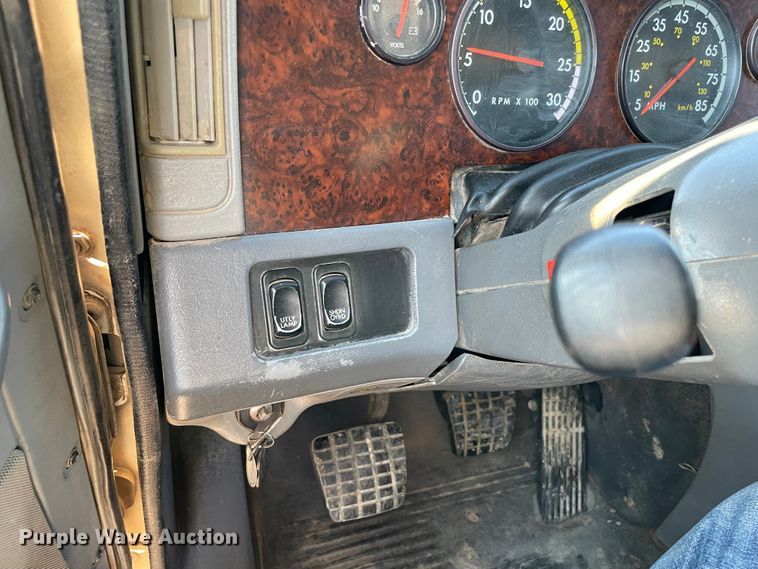 image for item MJ9114 2007 Freightliner Century Class CST120  dump truck