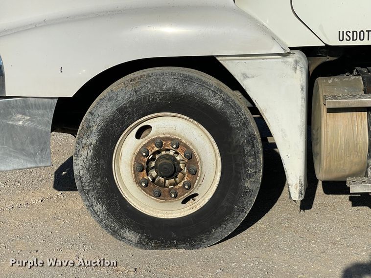 image for item MJ9114 2007 Freightliner Century Class CST120  dump truck