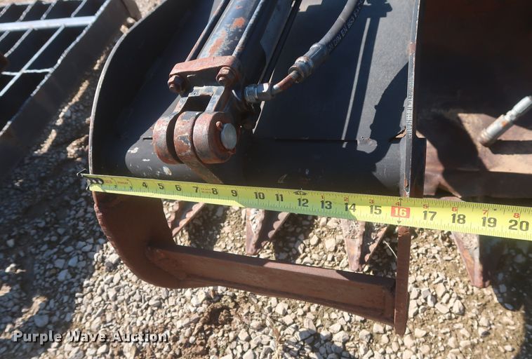 image for item MJ9121 Lucas Metal Works 6GSS-12  skid steer grapple bucket