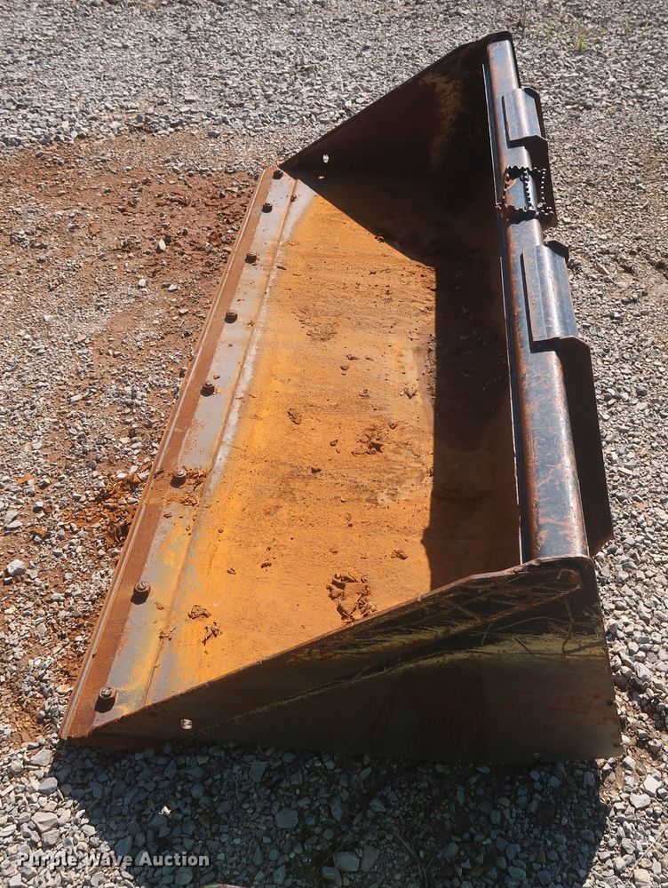 image for item MJ9122 John Deere C84  skid steer bucket