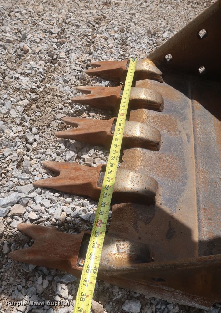 image for item MJ9138 2004 Volvo EC160BLC  excavator