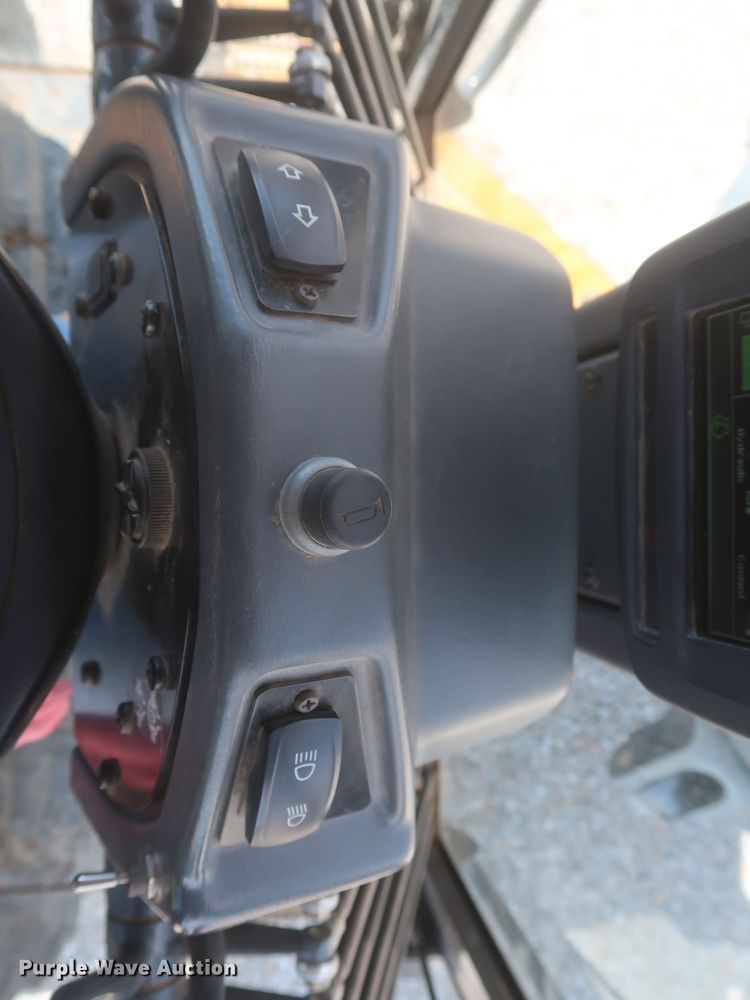 image for item MJ9142 2010 John Deere 672G  motor grader