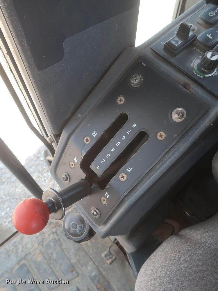 image for item MJ9142 2010 John Deere 672G  motor grader