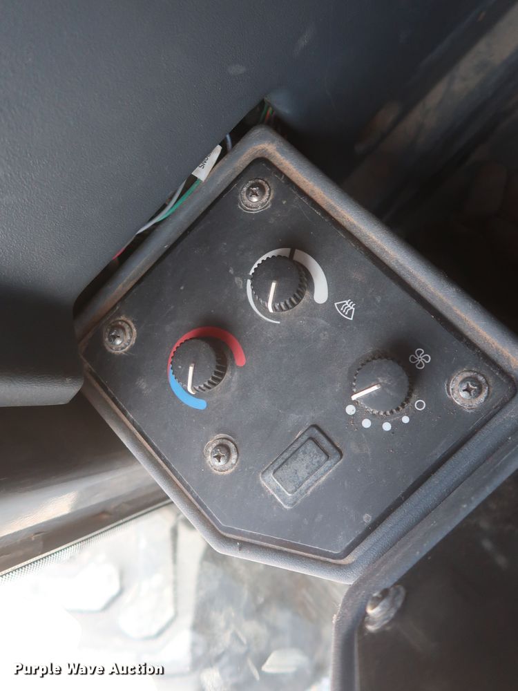 image for item MJ9142 2010 John Deere 672G  motor grader