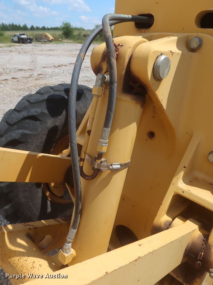 image for item MJ9142 2010 John Deere 672G  motor grader